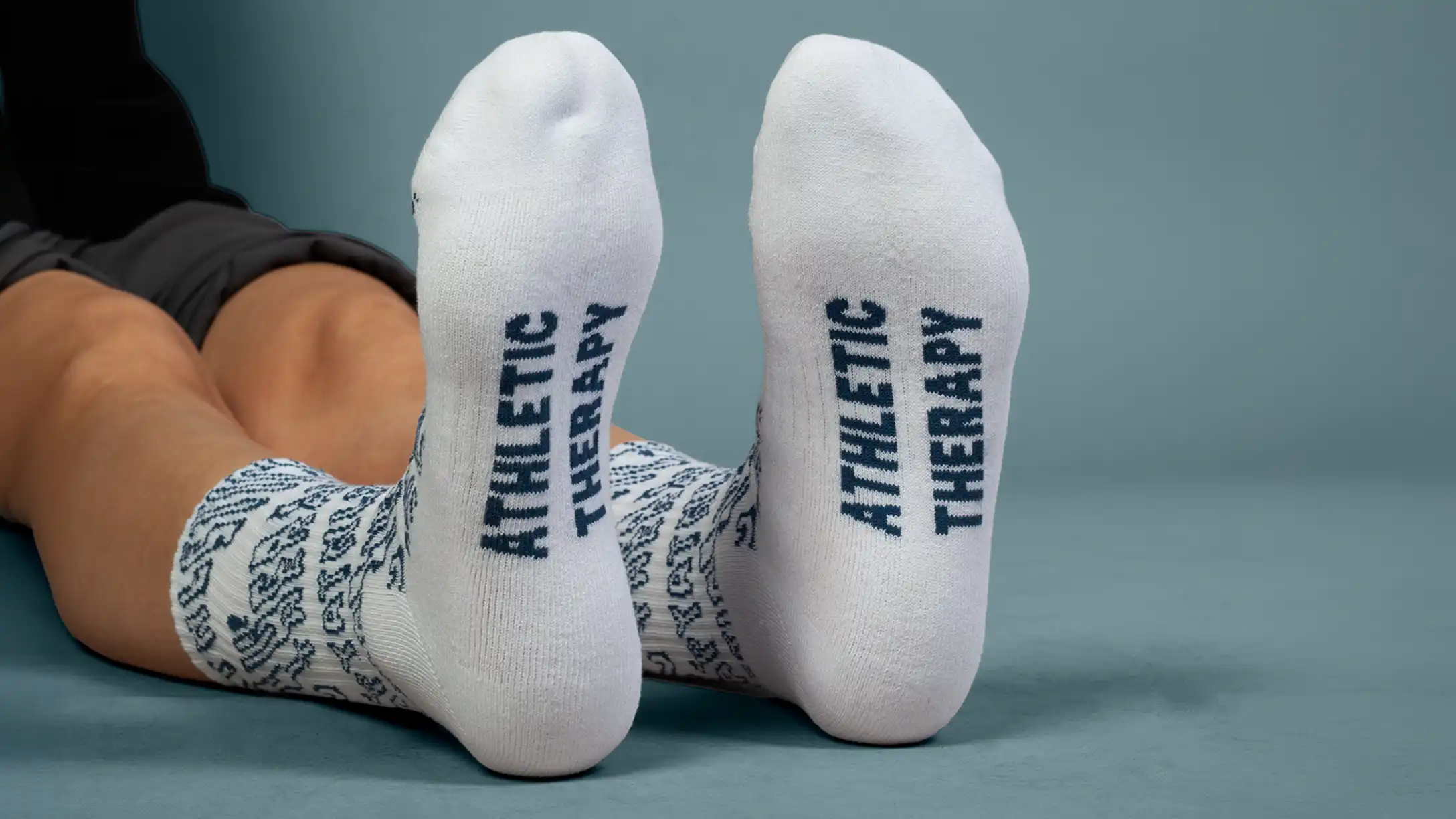ATHLETIC THERAPY individuelle Socken blaenk studio