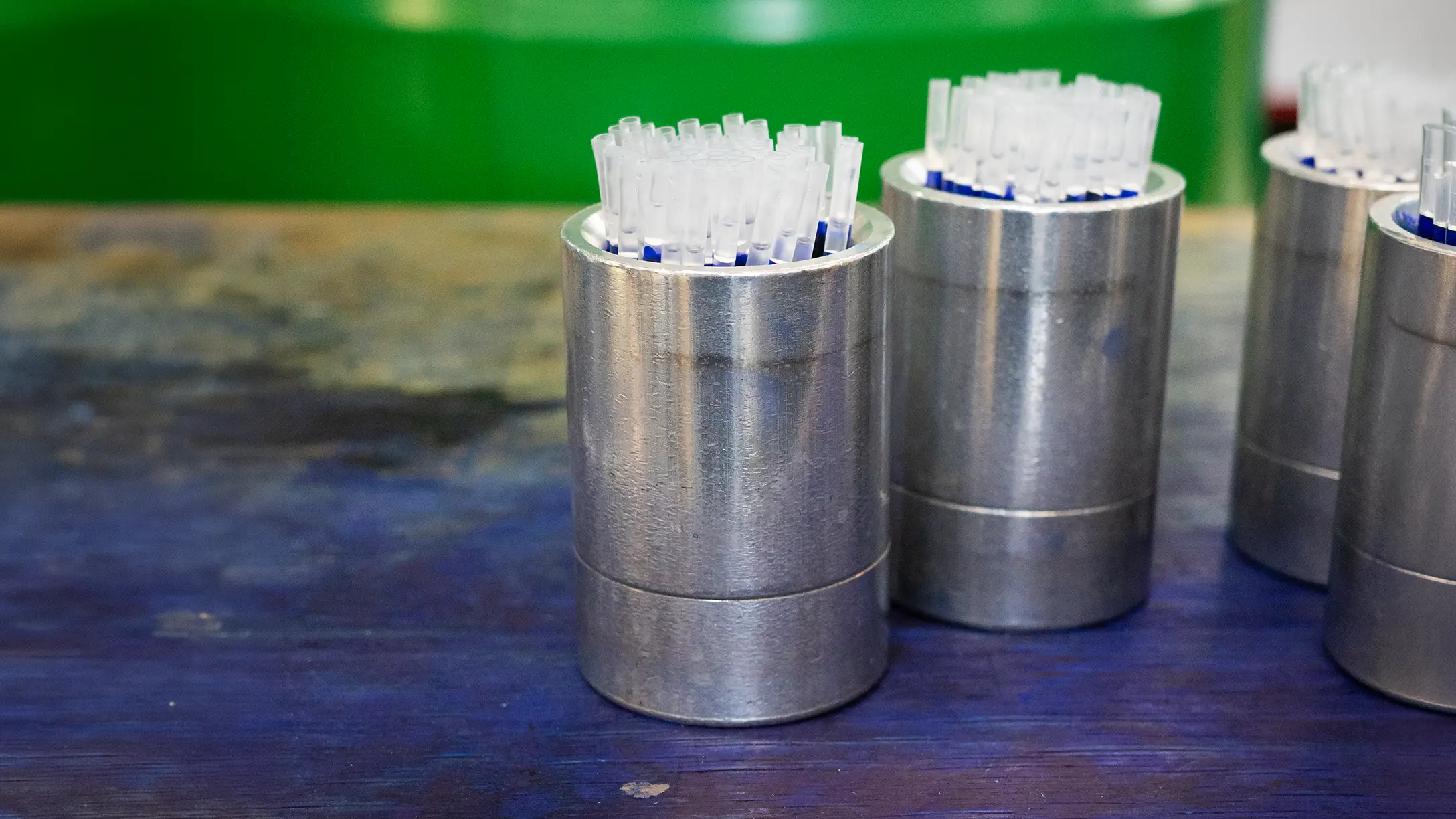 frisch produzierte Minen in der Produktion von prodir im Tessin