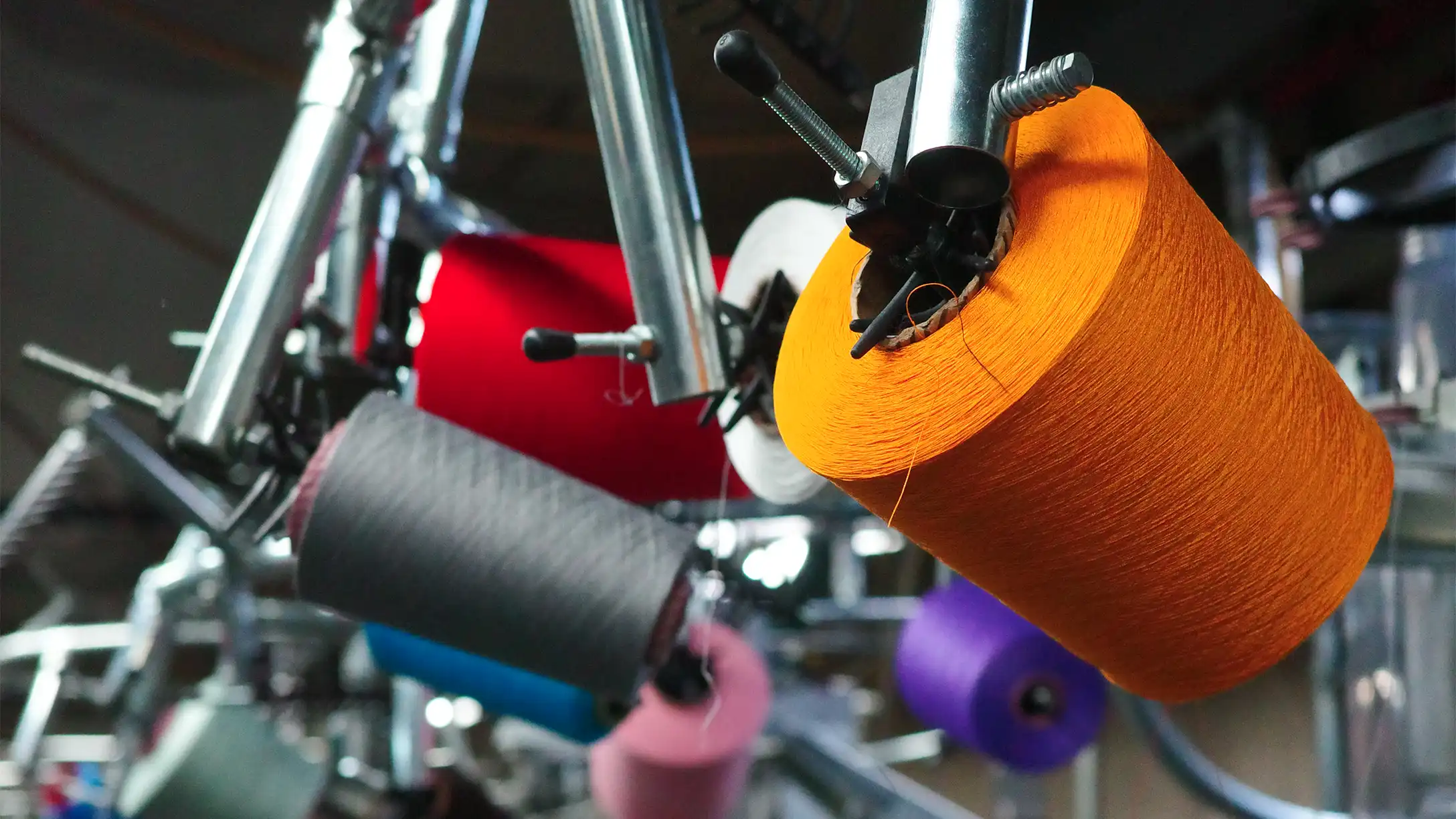 Strickmaschine in der Produktion