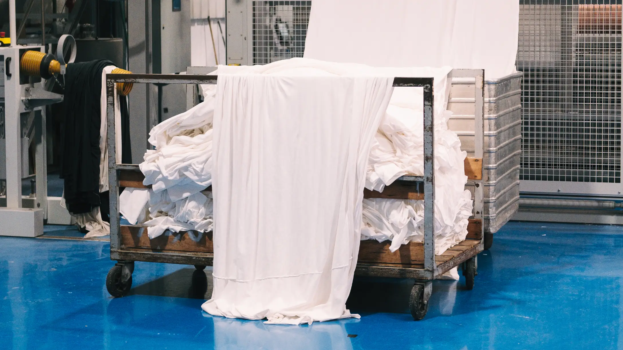 Wagen mit gestricktem Jersey-Stoff in der Strickerei