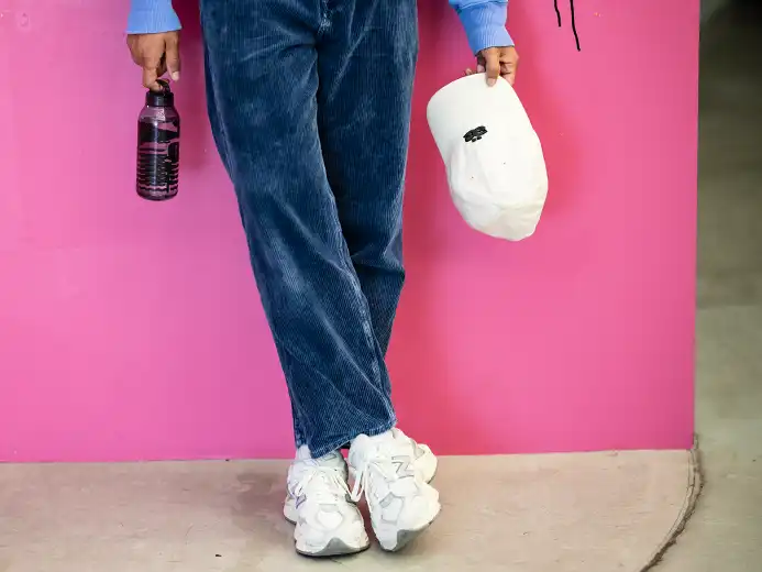 blaenk studio KINTO Flasche minimales vertikales Logo